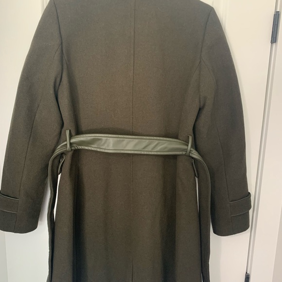 Vince Camuto Olive colour Wool coat. Zipper front. With button. Size Small. - Picture 5 of 9